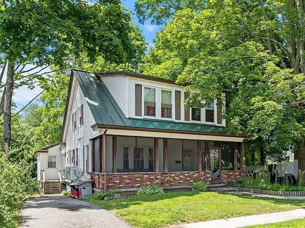 106 Beacon St, Lowell, MA 01850