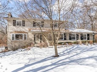 230 Bays Pl, Tower Lakes, IL 60010