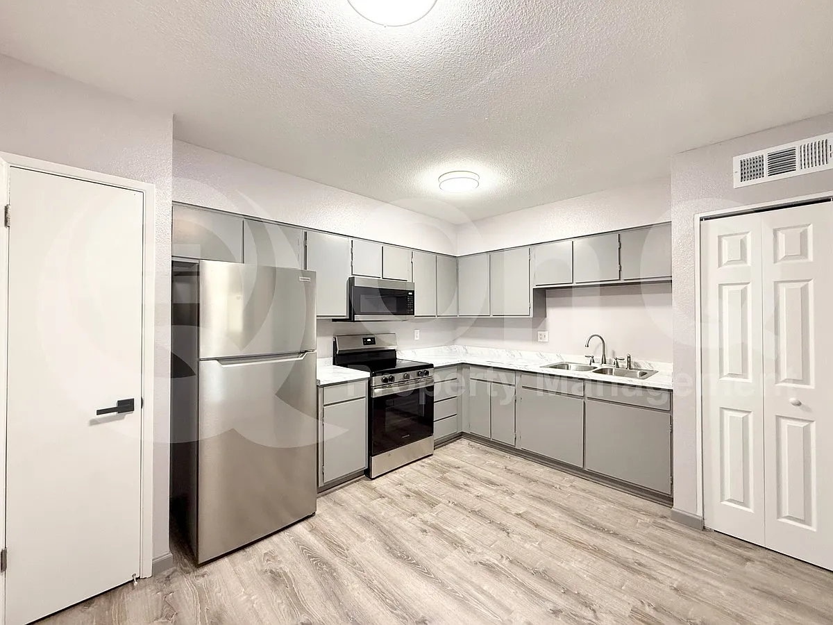 2 bed, 1.0 bath, 896 sqft, $1,350 — Photo 4