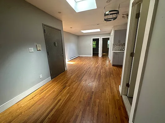 Rented by Premier Metro Realty Corp | media 14