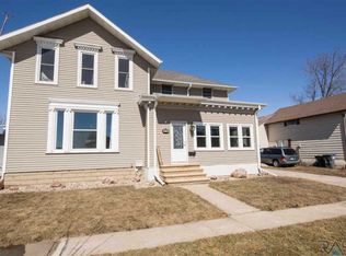 218 W Warren St, Luverne, MN 56156
