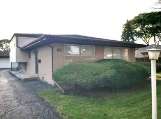 2140 Eastview Dr, Des Plaines, IL 60018