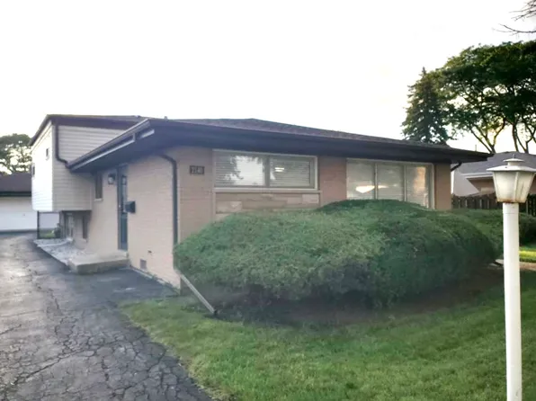 2140 Eastview Dr, Des Plaines, IL 60018