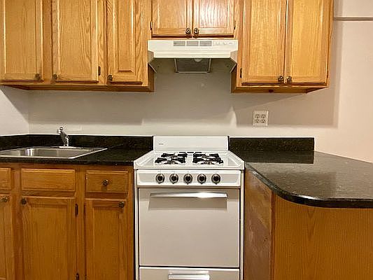 4th image of 46 E 1st St #C1