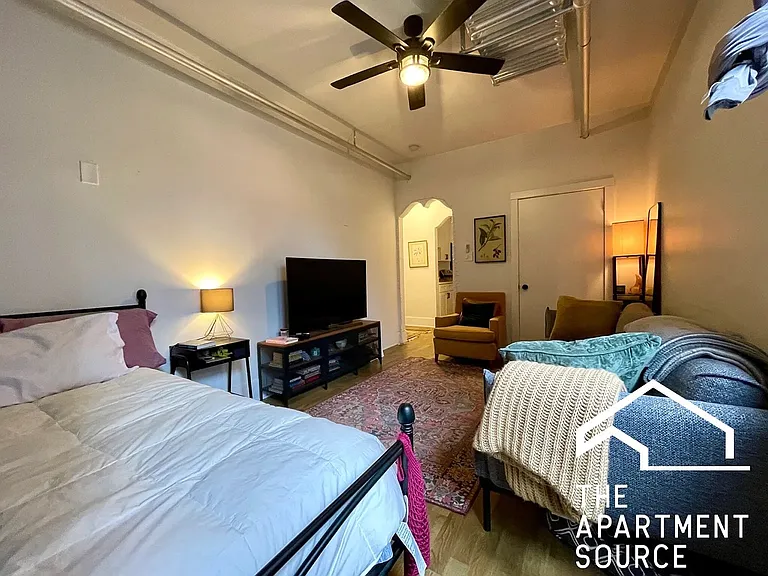 2253 N Spaulding Ave #G — Photo 2