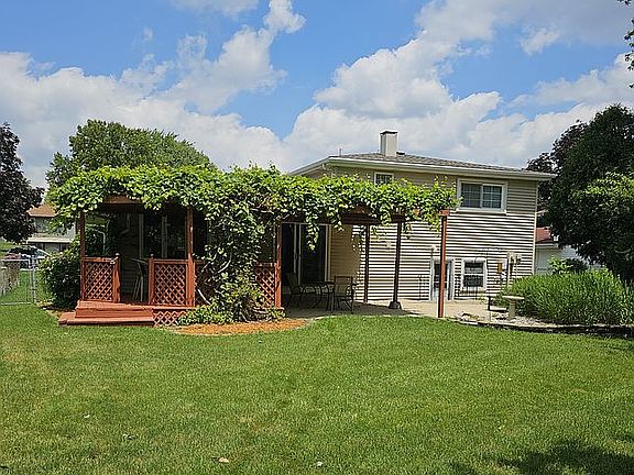 3rd image of 700 Cottonwood Dr