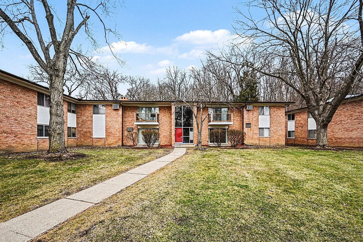Building Photo - 1245 Island Dr #202