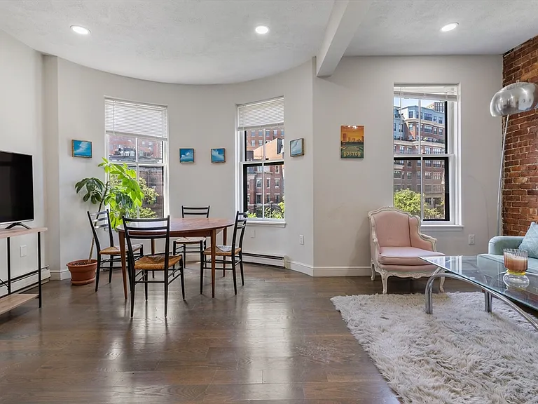 142 Chandler St #4 — Photo 1