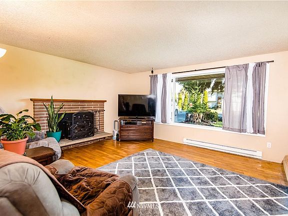 3rd image of 12702 43rd Ave NE