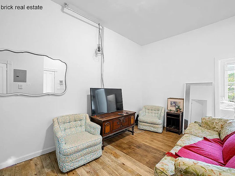 1st image of 271 Bleecker St APT 3