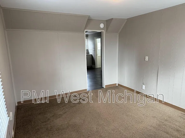 927 10th St NW #2 — Photo 9