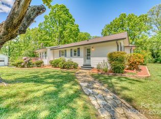 78 Queen Rd, Candler, NC 28715