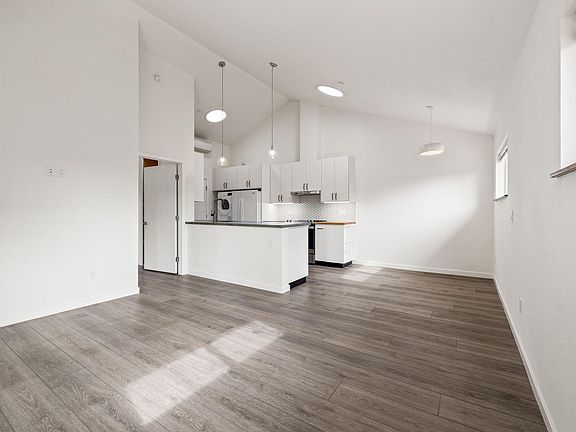 5th image of 158 N Sanderson Way