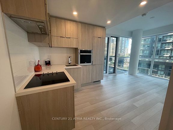 4th image of 39 Roehampton Ave #608