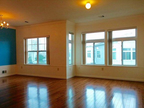 3rd image of 143 Meridian Blvd