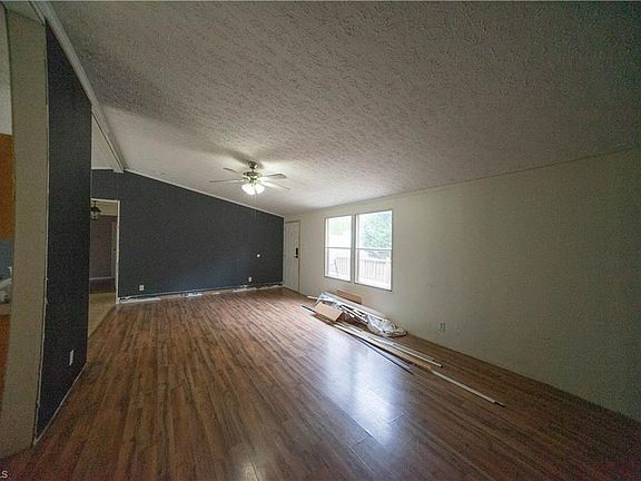 5th image of 210 Barbary Dr