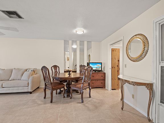 4th image of 2950 Crosley Drive E #E