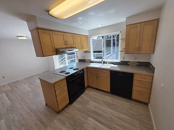 5th image of 19509 55th Ave NE
