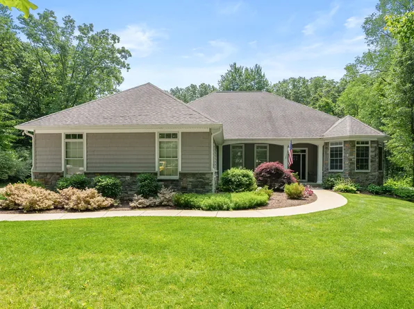 9157 Highland View Dr, Kalamazoo, MI 49009