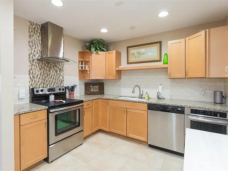4206 W Wisconsin Ave — Photo 13
