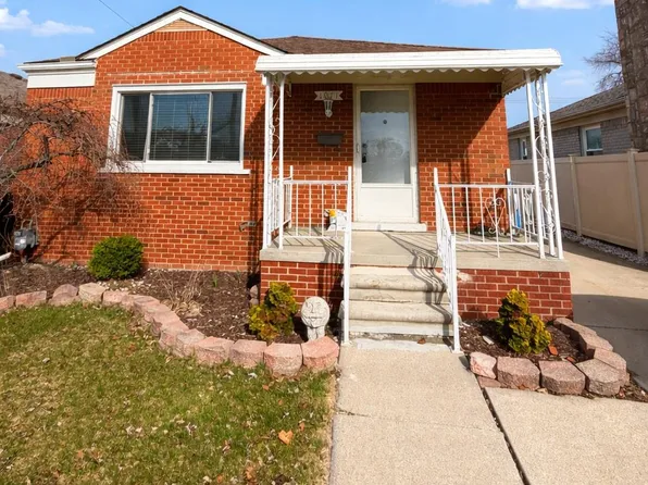 1071 13th St, Wyandotte, MI 48192