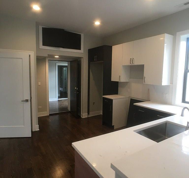 1st image of 1472 W Summerdale Ave #1325