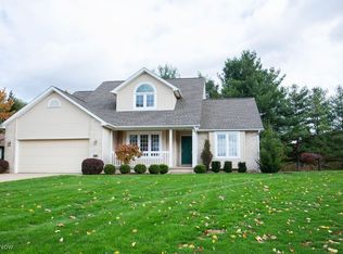 7729 Amberwood Trl, Youngstown, OH 44512