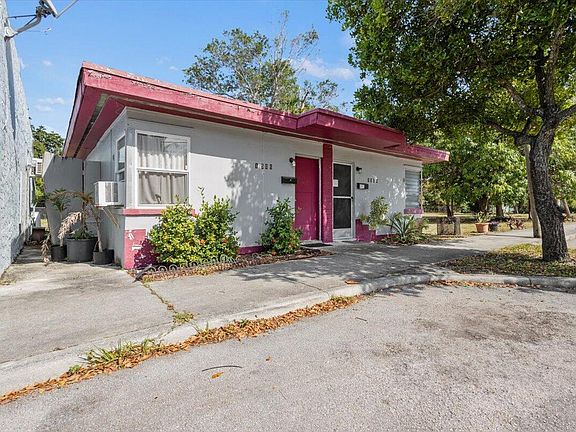 3rd image of 1504 N Sapodilla Avenue