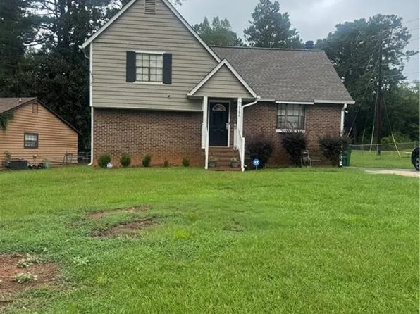 9386 Wood Knoll Ln, Jonesboro, GA 30238
