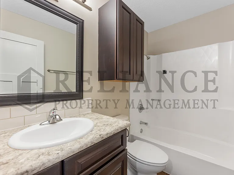 117 S Lark Ln — Photo 16
