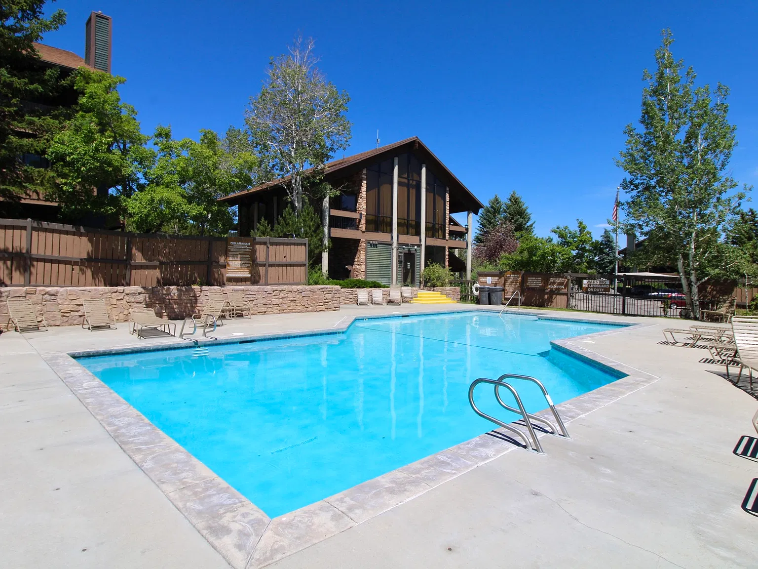 2 bed, 850 sqft, $2,200 — Photo 2