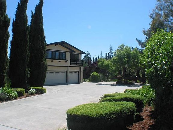 Front with driveway