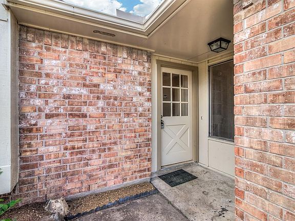 5th image of 2047 Highcrest Dr