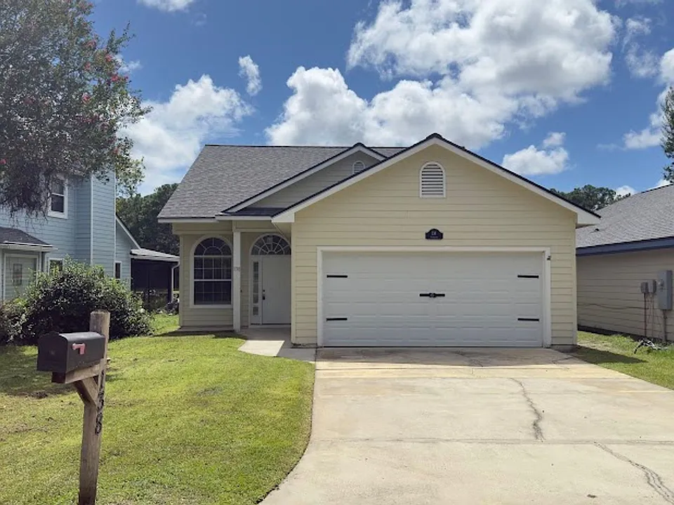 138 Hamilton Dr