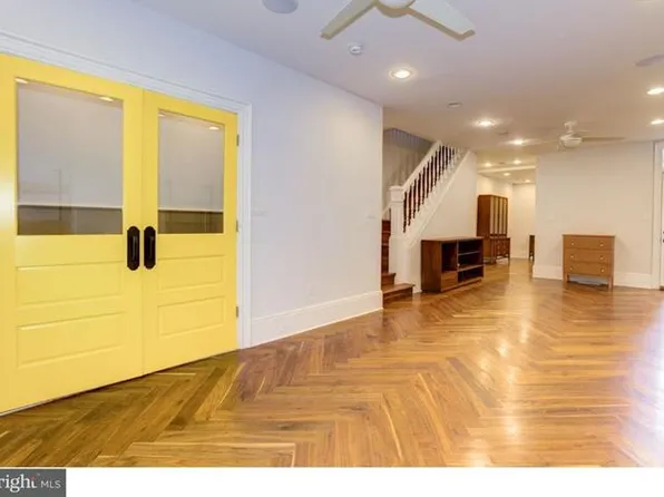 2112 Fitzwater St, Philadelphia, PA 19146