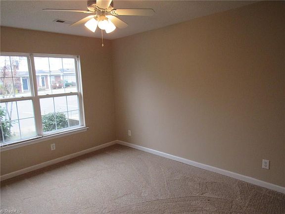 5th image of 1000 Oak Blossom Way