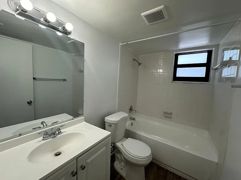 529 SW 4th St — Photo 19