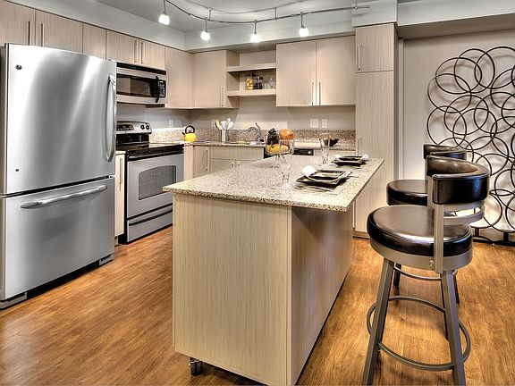 5th image of 215 10th Ave E #842473