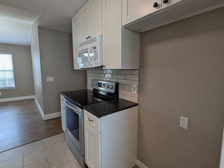 2600 Lost Springs St — Photo 10