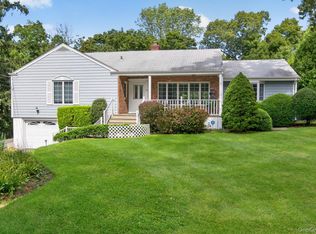 4 Woodleaf Ct, Cold Spring Harbor, NY 11724