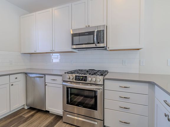 2nd image of 1542 Simsbury St #9