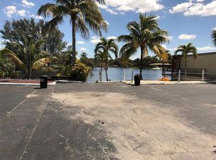 6490 Miami Lakes Dr E, Miami Lakes, FL 33014