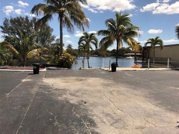 6490 Miami Lakes Dr E