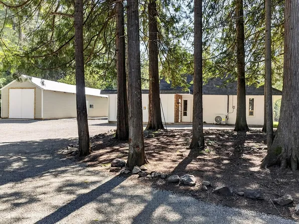 400 Manse Rd, French Creek, BC V9Y 2B2