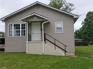 146 W 2nd St, Roxana, IL 62084