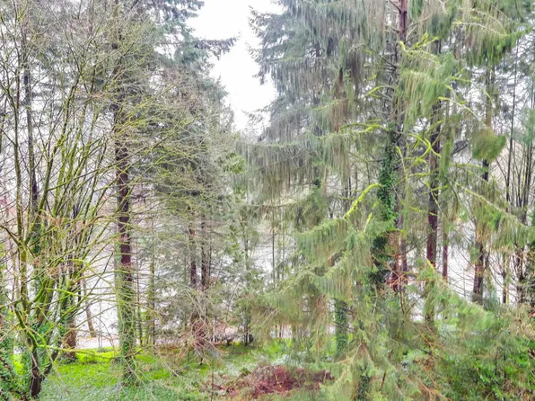 2024 Fullerton Ave #402, North Vancouver, BC V7P 3G4