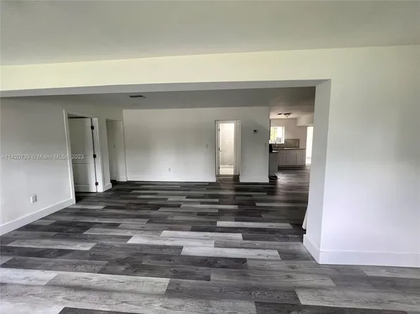 260 NW 179th Ter, Miami Gardens, FL 33169