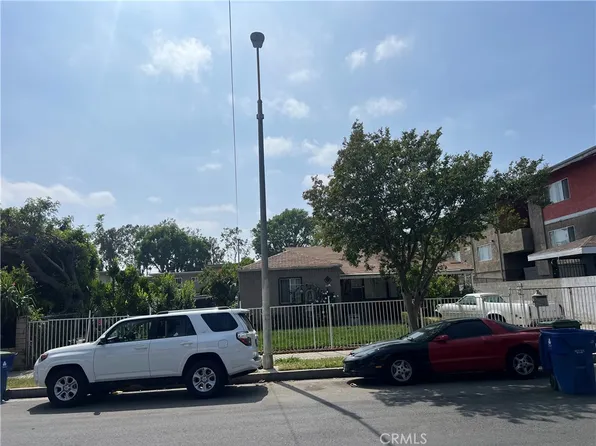 8923 Burnet Ave, North Hills, CA 91343