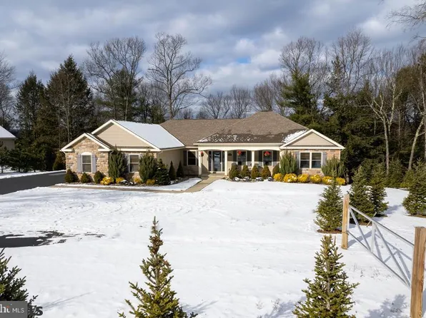 515 Johns Dr, Clearfield, PA 16830