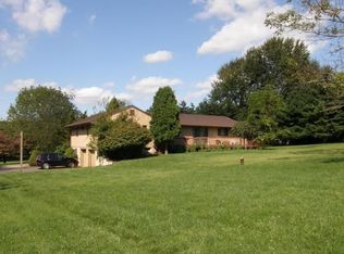 3 Greenhills Dr, Flemington, NJ 08822